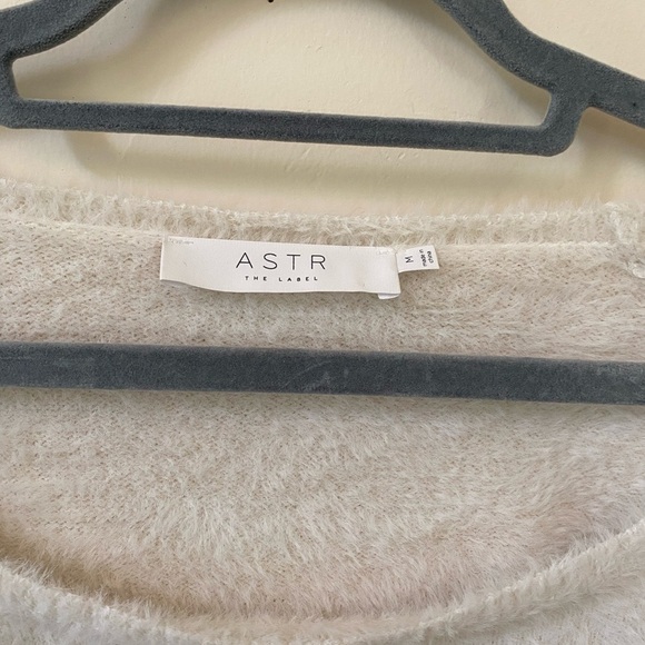 ASTR THE LABEL CROP IVORY FUZZY SQUARE NECK SWEATER COZY WINTER SIZE M - Picture 5 of 7